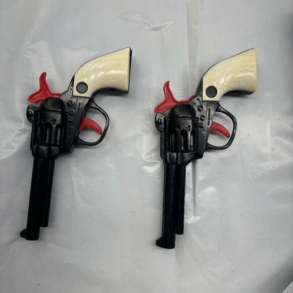 Vintage Hong Kong Made Cap Guns with Scabbards Black Gold Red White - Picture 3 of 11